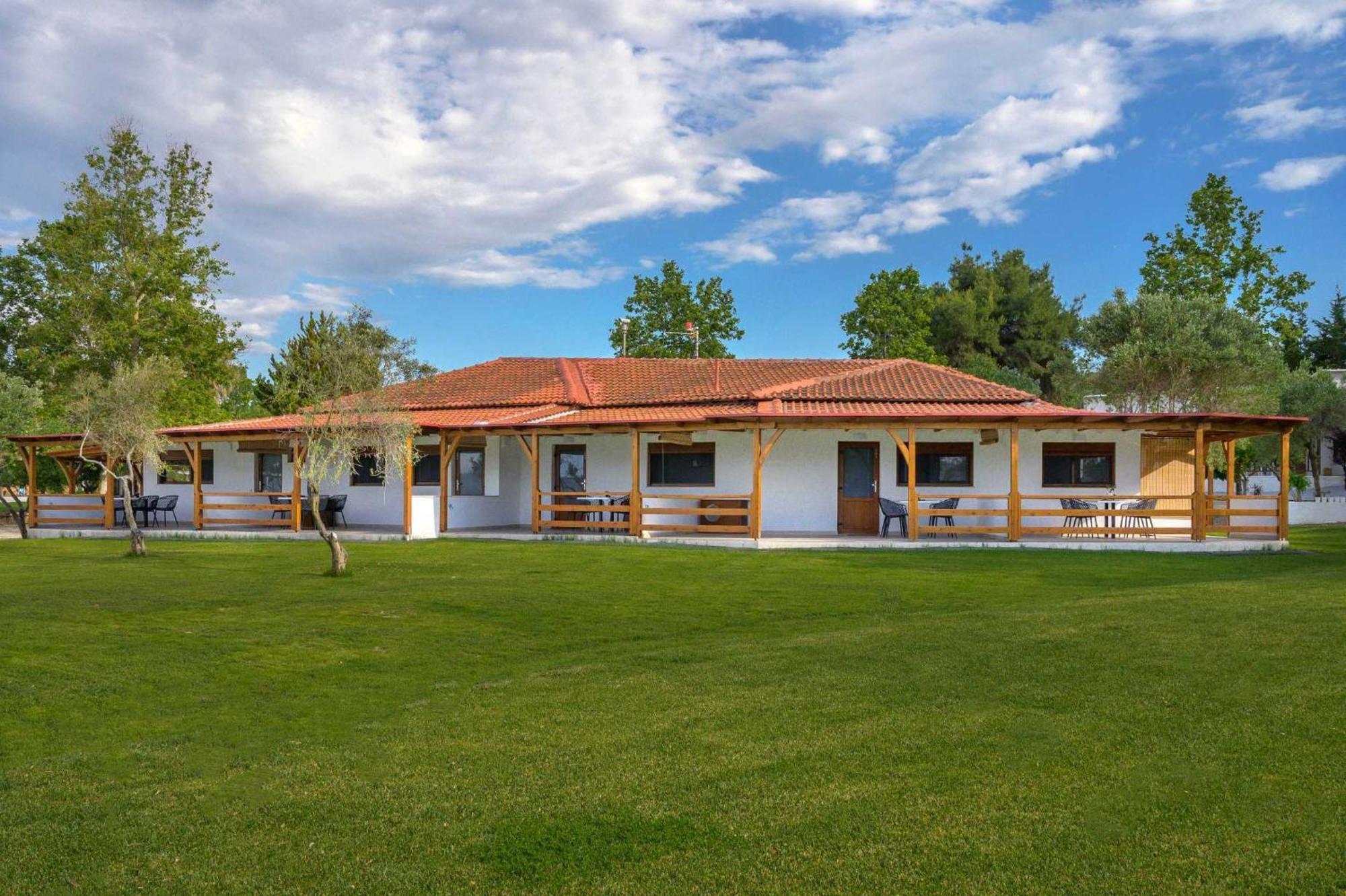 Komitsa Luxury Apartments Nea Roda Quarto foto